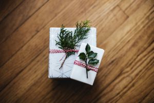 Read more about the article Why Clients Procrastinate Pre-Booking Holiday Appointments & What You Can Do About It